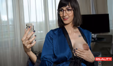 A Day With A Pregnant Cam Girl gallery