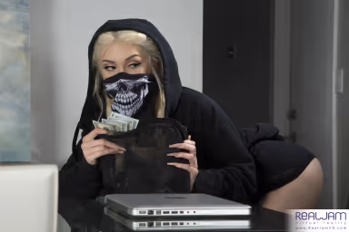 Hot Robbery 3: Mistake of Skylar Vox gallery