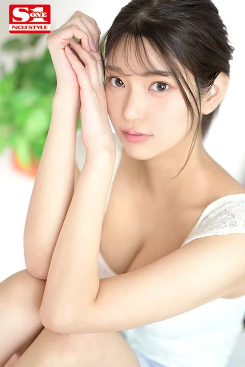 VR NO.1 STYLE <Hana Kuraki> Unleashed! What kind of girl is 22-year-old Hana Kuraki, who is a cross between an adult and a girl? gallery