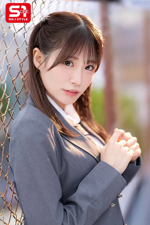 Too Late Aoharu "I Love You. Just before graduation, Nana Miho, the idol of the school, tells her that she wants to make memories with her...Secret on-campus situations and sex in school uniform that can only happen during the school year! gallery