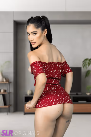 Carolina Guerrero In Your Room gallery