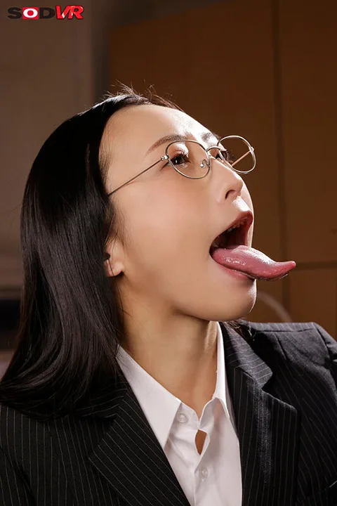The plain bureaucrat in the general affairs department suddenly kisses me, who just got married, with her too erotic and long tongue. I was so lost in the eroticism that I ended up having an affair within the company. gallery