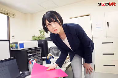 The boss, who is beautiful and serious in her office, was so drunk that when she dropped him off at home, he was in a slutty room that you would never guess from his usual appearance! She took off her clothes as soon as she entered the room, and she suddenly sucked his unwashed cock. She doesn't even use a rubber, and is made to cum in the cowgirl position without any responsibility! Hibiki Natsume gallery