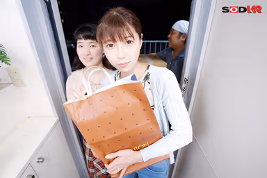 VR] Invited to the Room of a Single Mother Who Moved Next Door... Natsu Shibuya, 32 years old gallery