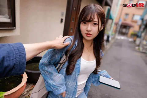 "Eh, is it him...?" I met a college student (21) who likes good-looking guys on a matching app, and she told me her photo was fraudulent and ran away from me. The first time I saw this video, I was so disgusted by her sudden and salty response that I followed her and r**ed her to get her to understand. gallery