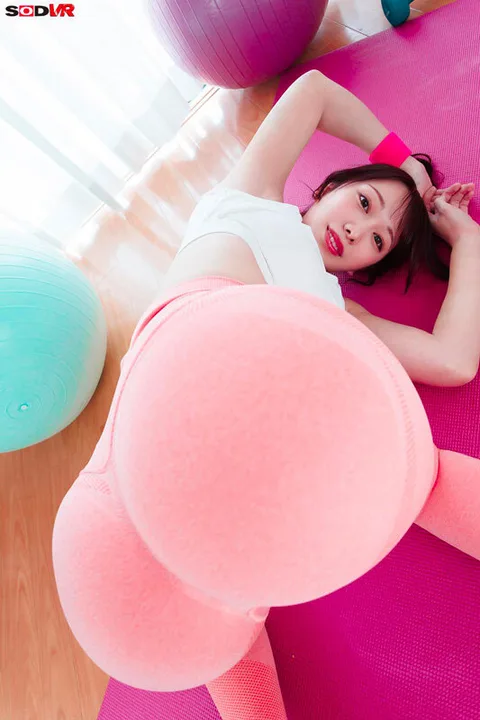 Up-close and personal with her armpits, tits, and ass! Helping a beauty-conscious sex friend lose weight - Mizuki Yayoi gallery