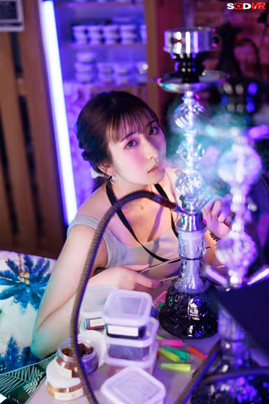 VR] [8K] Jun is a slightly naughty sister who works at a shisha shop. She has a whimsical personality and is ready to pull out of the water depending on her mood. Jun Suehiro gallery