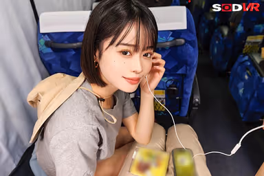 VR] [8K] [Return from a festival x Night Bus] MINAMO is whispered to by a devilishly beautiful girl who hit it off at a live concert from Yamanashi to Shinjuku over a close distance. gallery