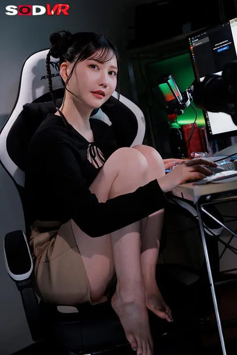 I was Throwing Ao Mei, a Distributor, a Lot of Bi-tsu, and She Went from DM to Off-Pussy Sex~! Mizuki Aime gallery