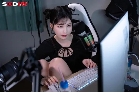 I was Throwing Ao Mei, a Distributor, a Lot of Bi-tsu, and She Went from DM to Off-Pussy Sex~! Mizuki Aime gallery