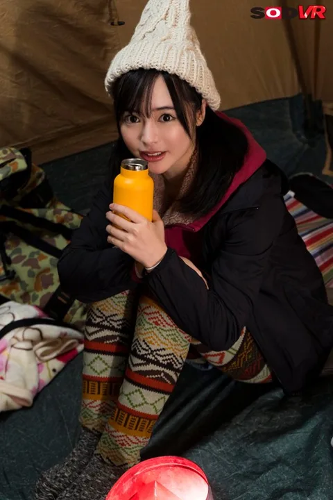 A Snowy Mountain Near Disaster VR Video] If We Don't Do Something, We're Absolutely Going To Freeze To Death! We Got Naked And Were Holding Each Other Tight, But As We Looked Into Each Other's Eyes And Our Private Parts Were Rubbing Up Together, We Started Having Upper Limit Survival Sex Yuna Ogura gallery