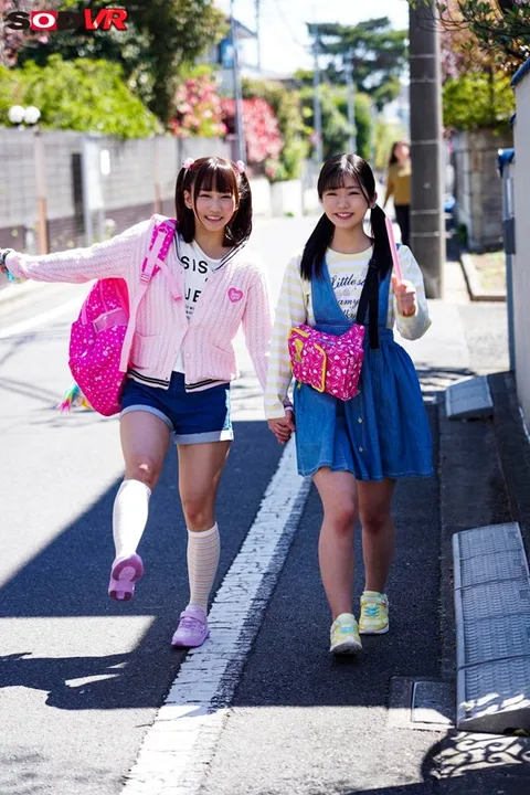 VR - Indecent Bath Time With Your Stepdaughters - Ruru-chan, 148cm - Yuri-chan, 155cm gallery