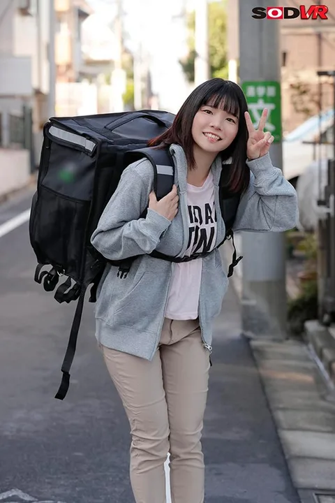 Lucky Perverted Delivery Man VR Taking Her Virginity Amateur Girl Begs For A Raw Load Of Cum As Soon As She Opens The Door! gallery