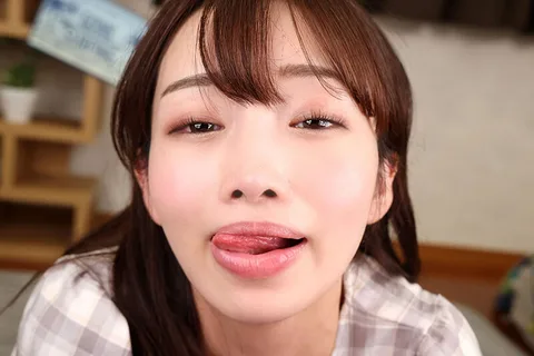 A Junior College Student Forcibly Came to My House and Lipped Migia Hazuki in a Potty Seductive Lip gallery