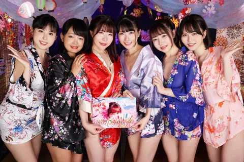 Tourists are talking about it! Inbound sex club "OMOTENASHI" - The petal spinning and nude sex with a tacit approval! The live performance of pulling out and fucking all over the place! gallery