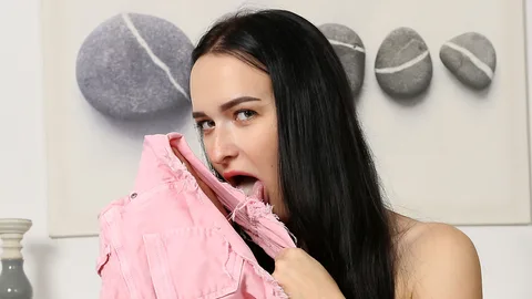 Fingering Her Pissy Pussy