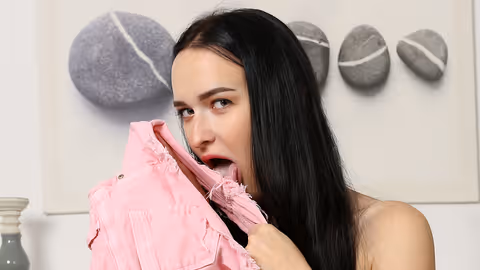 Fingering Her Pissy Pussy