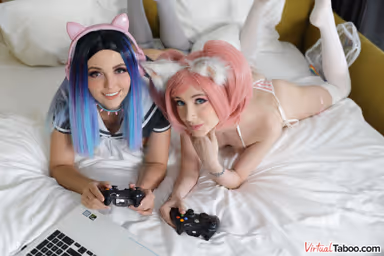 Cosplay With Happy Ending gallery