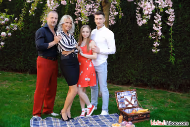 Family Chronicles: New Maid Is Great gallery