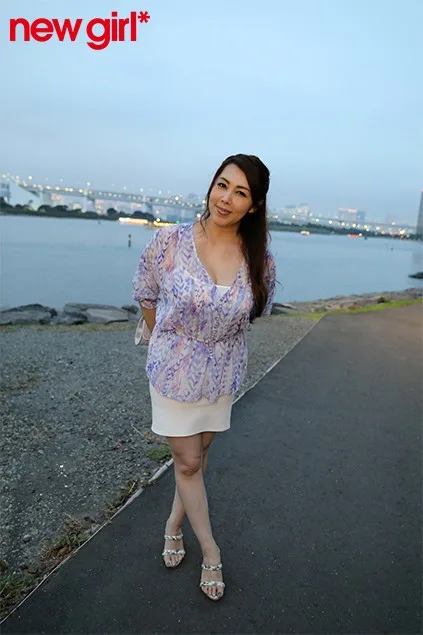 I Live An Ordinary Life I Have No Hobbies, No Girlfriend, I'm Just A Normal Business Man With An Ordinary Job And Today, Like Every Day, All I Do Is Watch Adult Videos... Hm, What? A Chance For One Lucky Winner To Get A Date With That Big Time Actress? I Don't Think So... What? I Won The Lottery Yo!! This Can't Be Some Kind Of Setup, Can It...? Yumi Kazama gallery