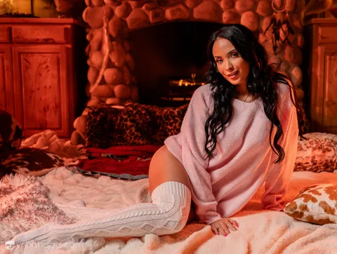 Cozy Night With Anissa Kate gallery