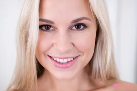 VRI 015 - Close to her Fan gallery