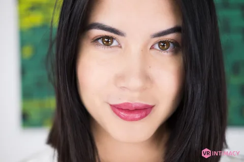 VRI 005 - Look deep into Dee’s eyes gallery